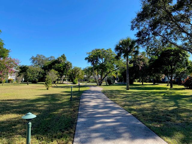 2340 SW 22nd Ave 303, Delray Beach, FL 33445