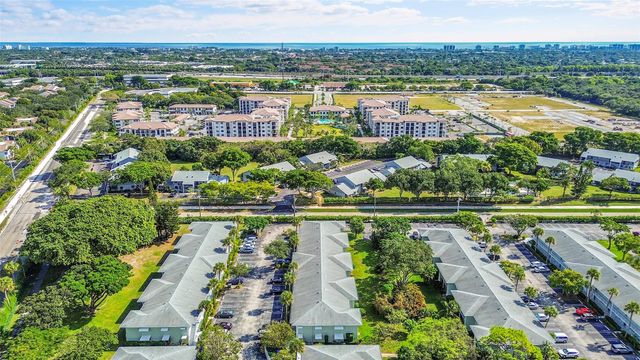 2340 SW 22nd Ave 303, Delray Beach, FL 33445