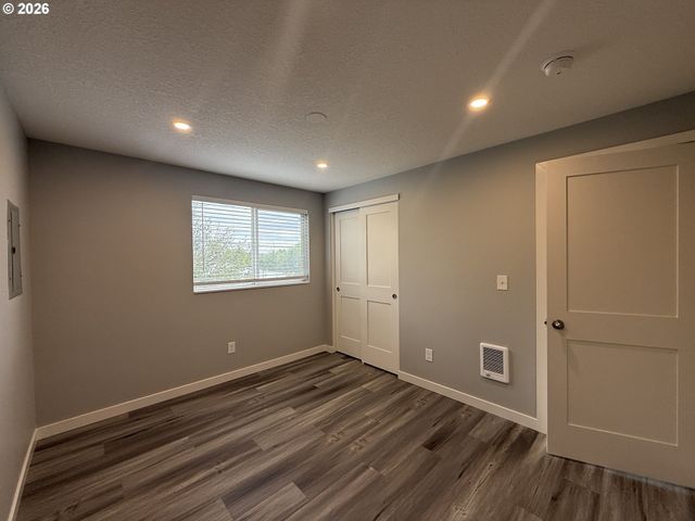 9330 Se GRANT St, Portland, OR 97216
