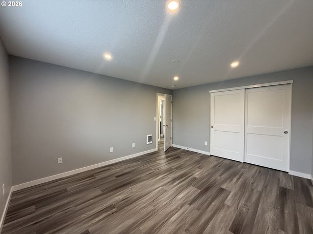 9330 Se GRANT St, Portland, OR 97216