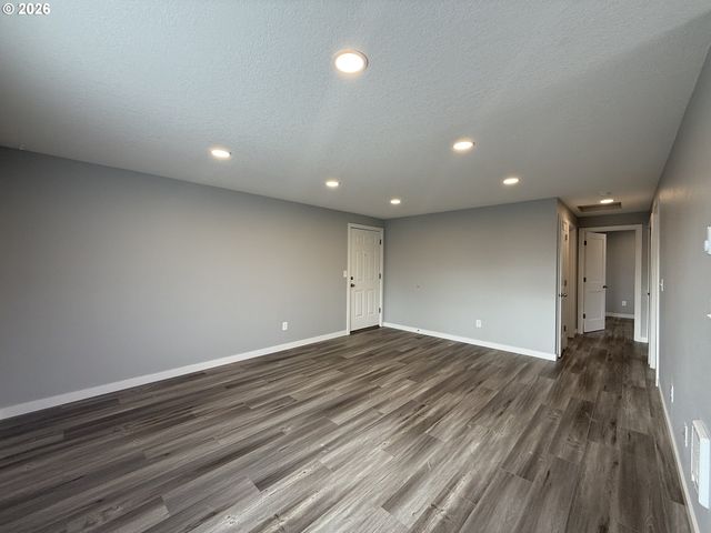 9330 Se GRANT St, Portland, OR 97216