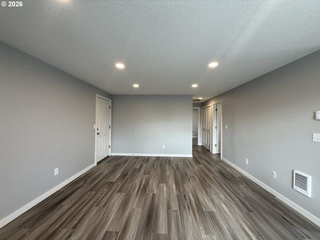 9330 Se GRANT St, Portland, OR 97216