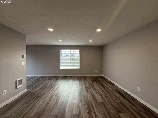 9330 Se GRANT St, Portland, OR 97216