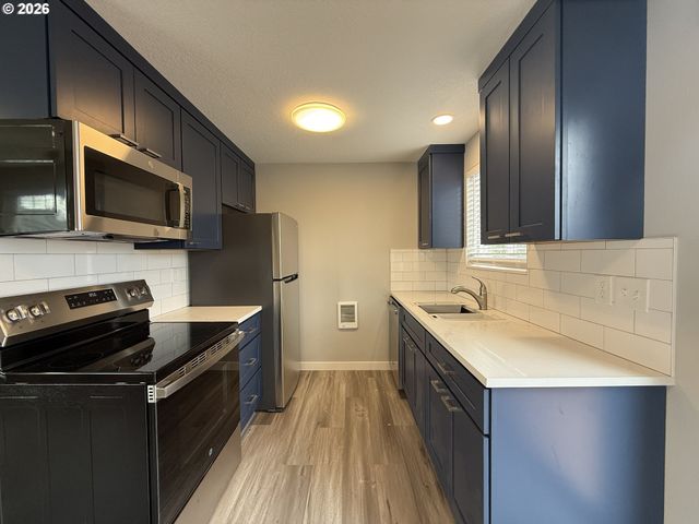 9330 Se GRANT St, Portland, OR 97216