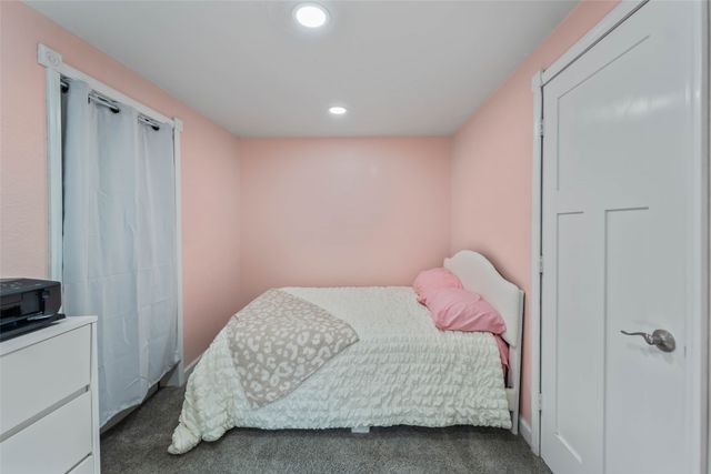 4261 NE 27th Street, Des Moines, IA 50317