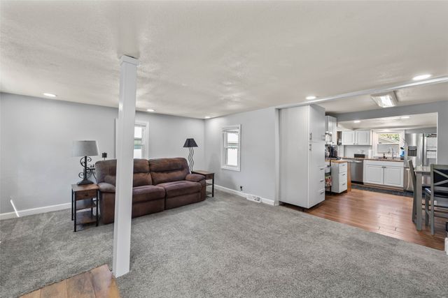 4261 NE 27th Street, Des Moines, IA 50317