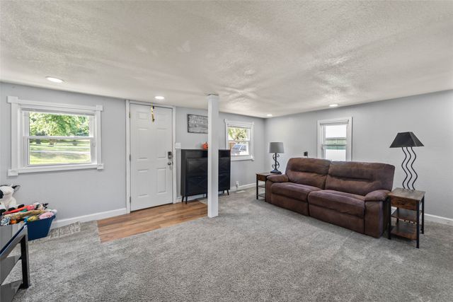 4261 NE 27th Street, Des Moines, IA 50317