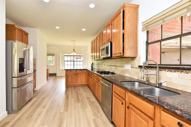 1110 Lake Estates Drive, Sugar Land, TX 77498