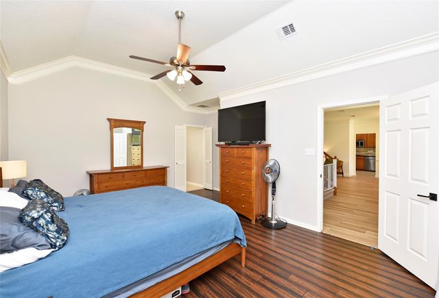1110 Lake Estates Drive, Sugar Land, TX 77498