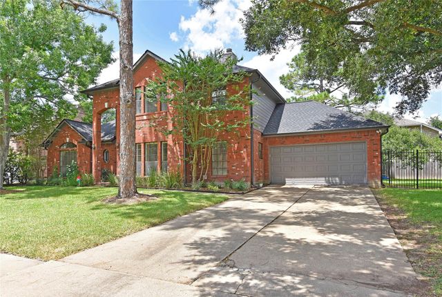1110 Lake Estates Drive, Sugar Land, TX 77498