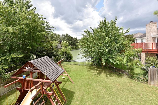 1110 Lake Estates Drive, Sugar Land, TX 77498