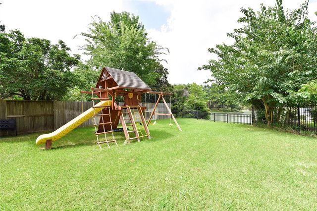 1110 Lake Estates Drive, Sugar Land, TX 77498