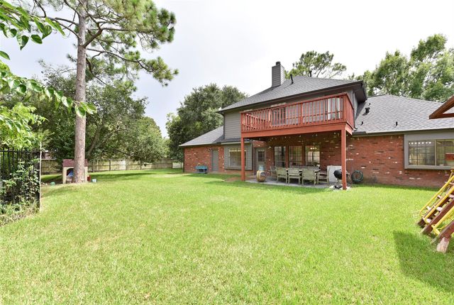 1110 Lake Estates Drive, Sugar Land, TX 77498