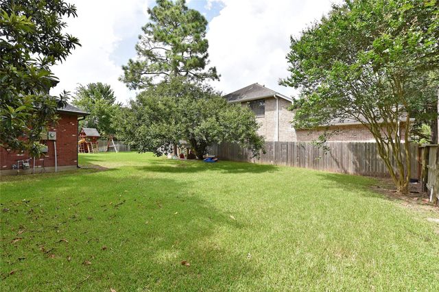 1110 Lake Estates Drive, Sugar Land, TX 77498