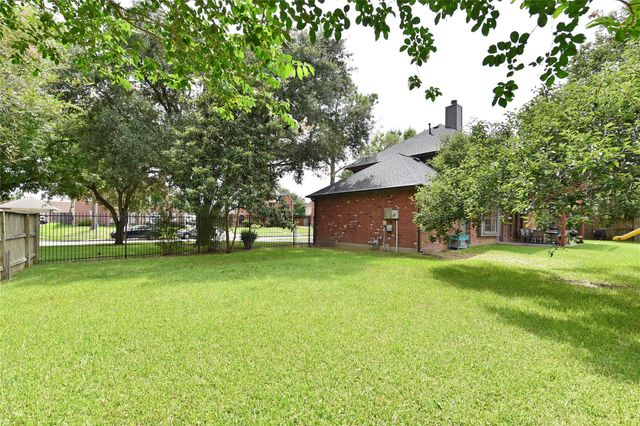 1110 Lake Estates Drive, Sugar Land, TX 77498