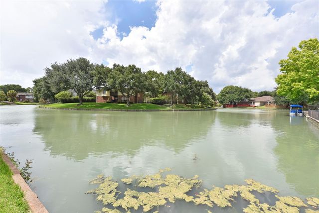 1110 Lake Estates Drive, Sugar Land, TX 77498