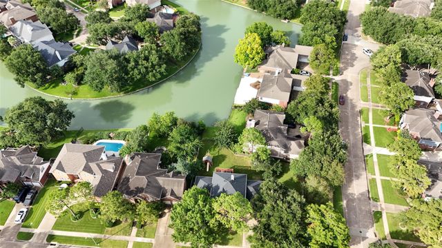 1110 Lake Estates Drive, Sugar Land, TX 77498