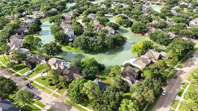 1110 Lake Estates Drive, Sugar Land, TX 77498