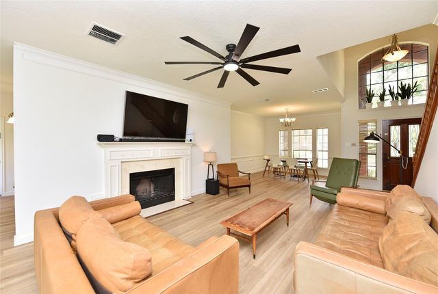 1110 Lake Estates Drive, Sugar Land, TX 77498