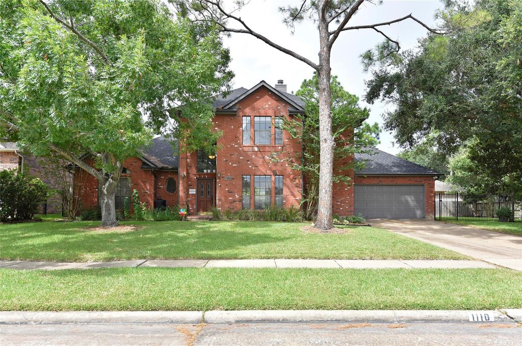 1110 Lake Estates Drive, Sugar Land, TX 77498