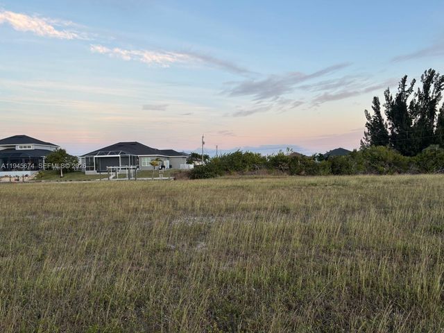 1213 NW 39th Ave, Cape Coral, FL 33993