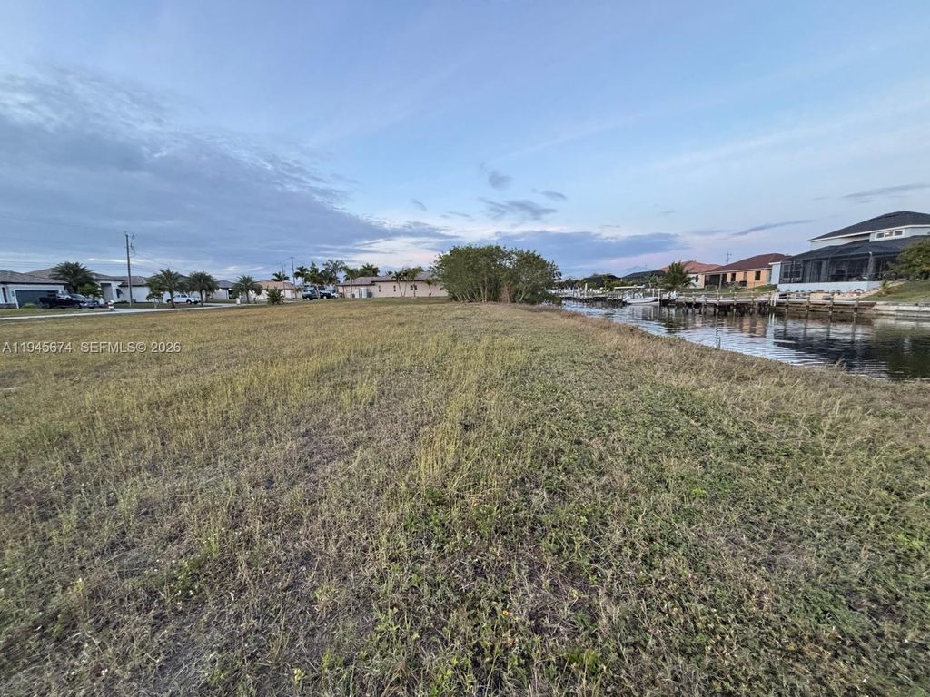 1213 NW 39th Ave, Cape Coral, FL 33993
