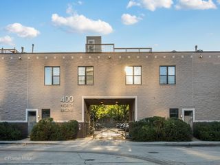 400 N Racine Avenue 105, Chicago, IL 60642