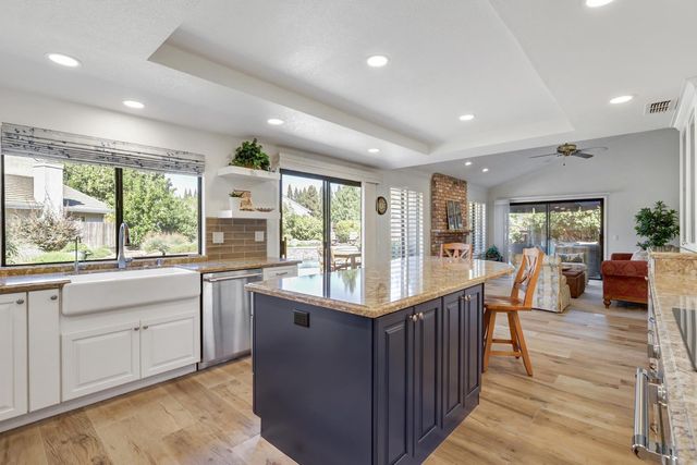 2208 Cold Stream Ct, Gold River, CA 95670