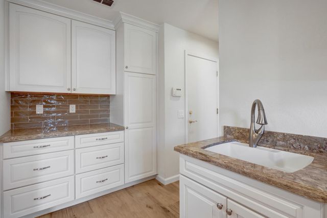 2208 Cold Stream Ct, Gold River, CA 95670