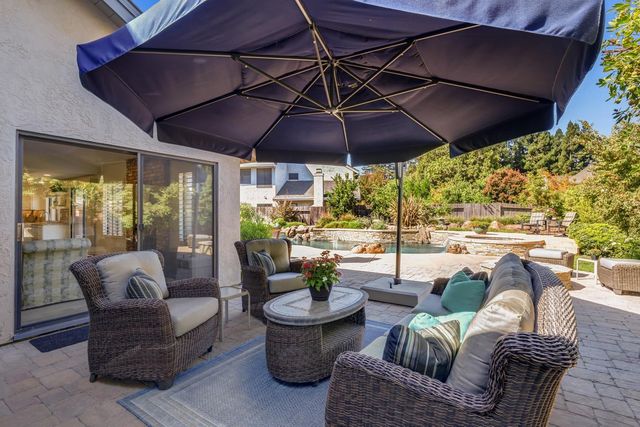 2208 Cold Stream Ct, Gold River, CA 95670