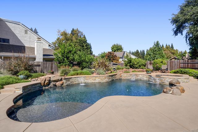 2208 Cold Stream Ct, Gold River, CA 95670