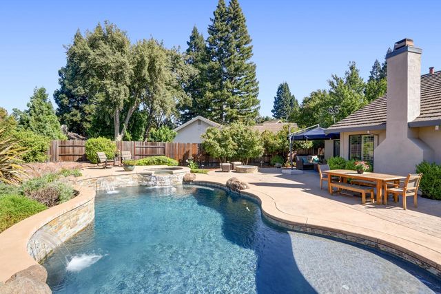 2208 Cold Stream Ct, Gold River, CA 95670