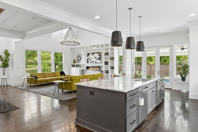 741 Bresslyn Rd, Nashville, TN 37205