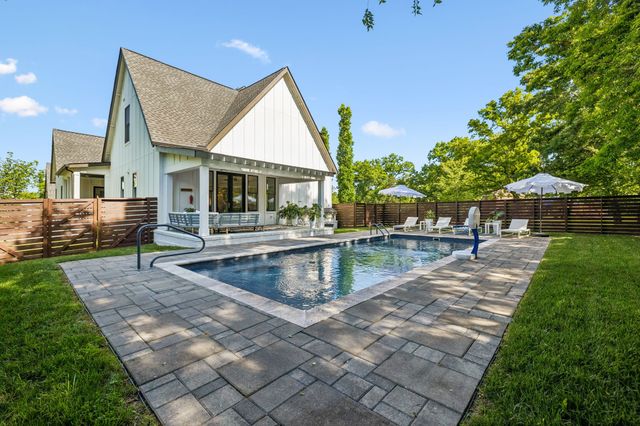 741 Bresslyn Rd, Nashville, TN 37205