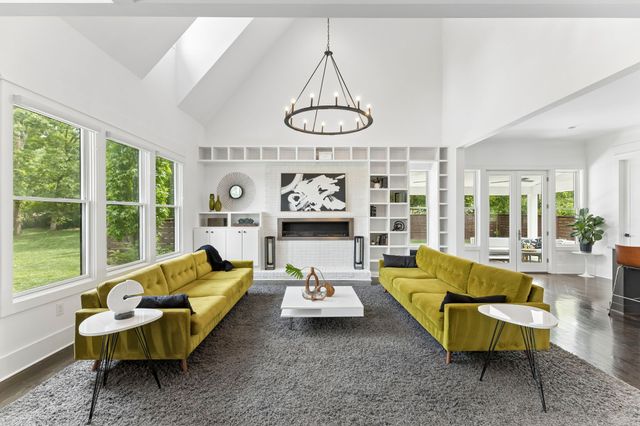 741 Bresslyn Rd, Nashville, TN 37205