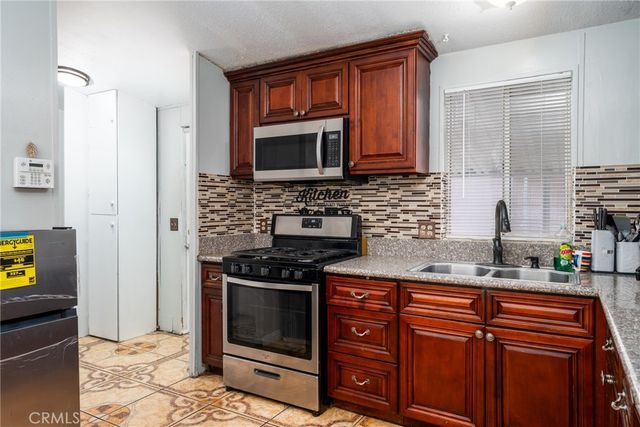 17225 Valley, Fontana, CA 92335