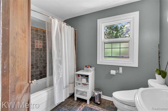 1823 W Houstonia Avenue, Royal Oak, MI 48073