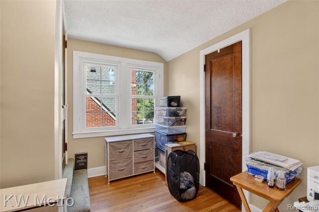 1823 W Houstonia Avenue, Royal Oak, MI 48073