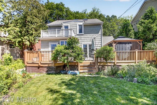 1823 W Houstonia Avenue, Royal Oak, MI 48073
