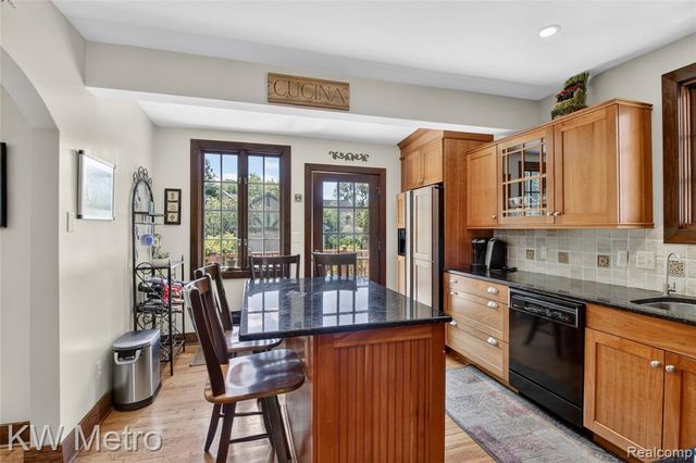 1823 W Houstonia Avenue, Royal Oak, MI 48073