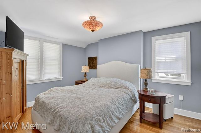 1823 W Houstonia Avenue, Royal Oak, MI 48073