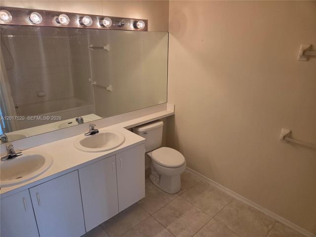47 Simonton Cir, Weston, FL 33326
