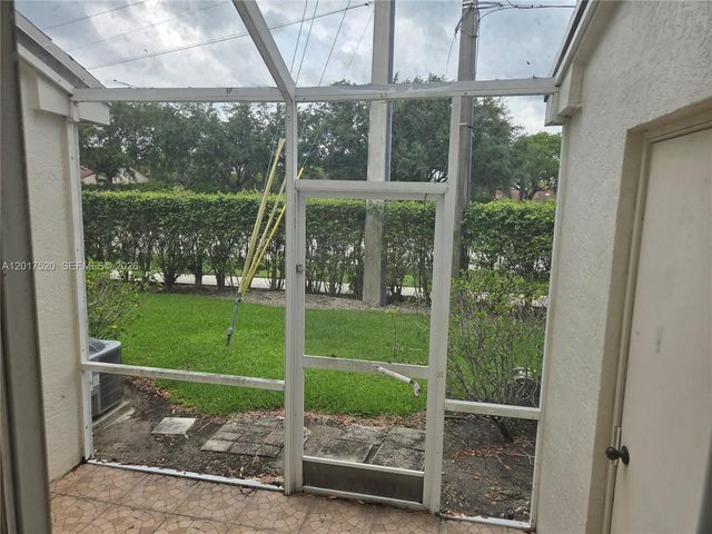 47 Simonton Cir, Weston, FL 33326