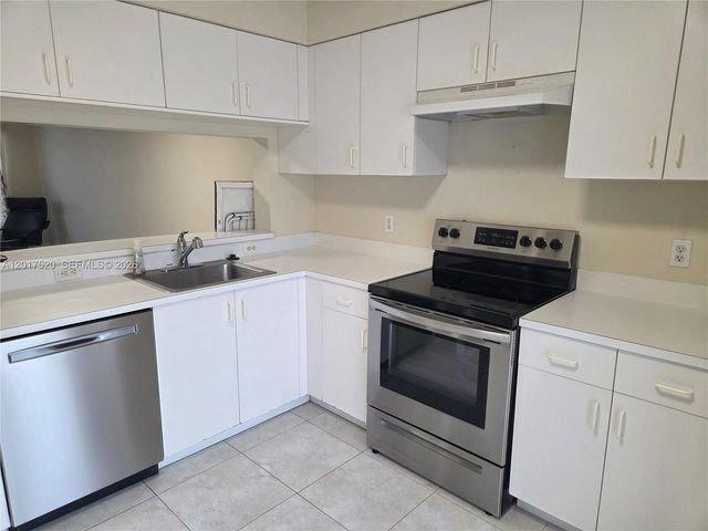 47 Simonton Cir, Weston, FL 33326