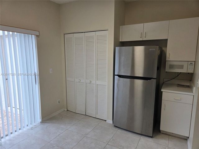 47 Simonton Cir, Weston, FL 33326