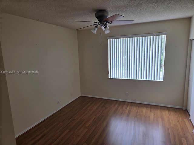 47 Simonton Cir, Weston, FL 33326