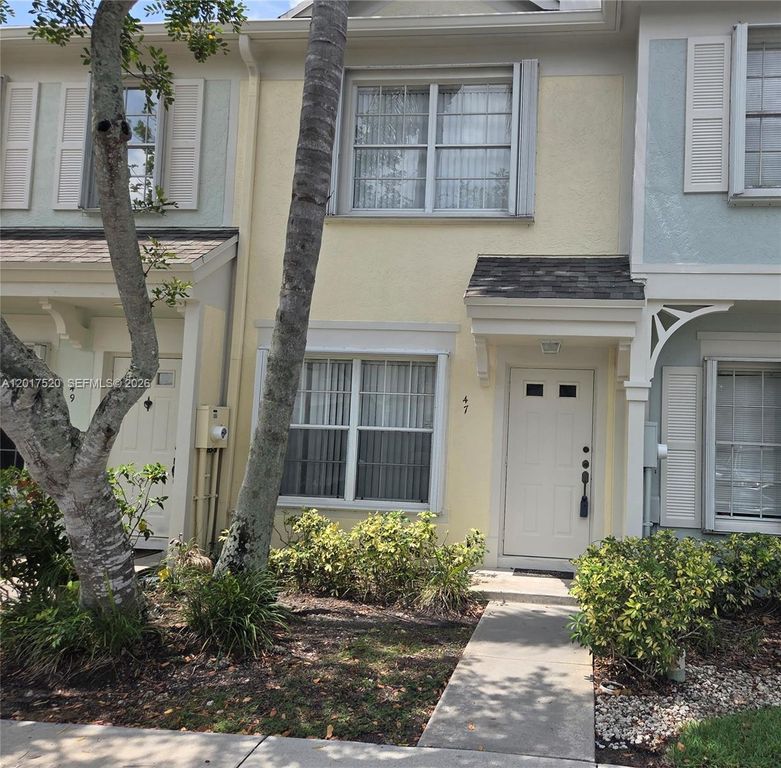 47 Simonton Cir, Weston, FL 33326