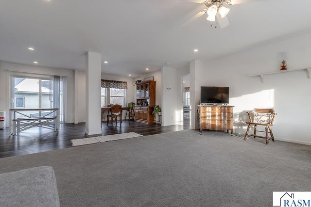 2015 Essler Drive, St. Peter, MN 56082