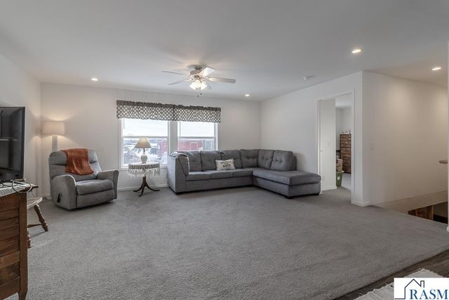 2015 Essler Drive, St. Peter, MN 56082