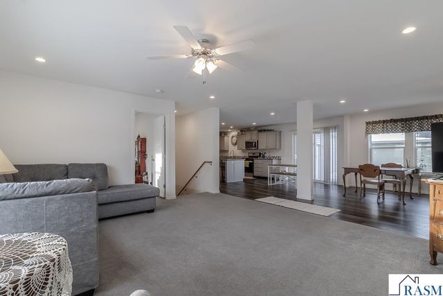 2015 Essler Drive, St. Peter, MN 56082